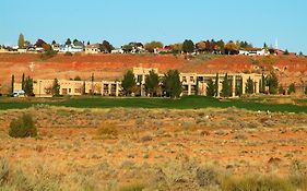 Hotel Courtyard At Lake Powell